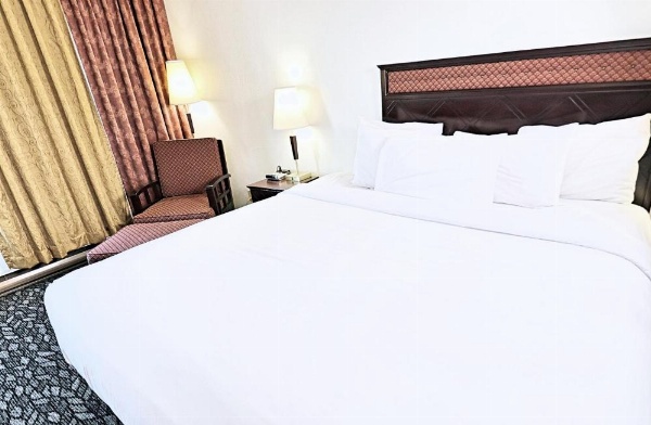 LELUX Hotel image 9